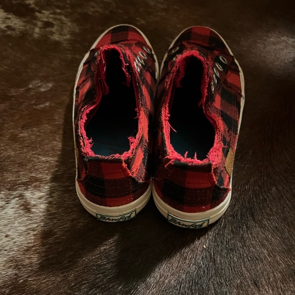 Buffalo Plaid Holiday Valentine Shoes 8 Blowfish - Picture 2 of 6